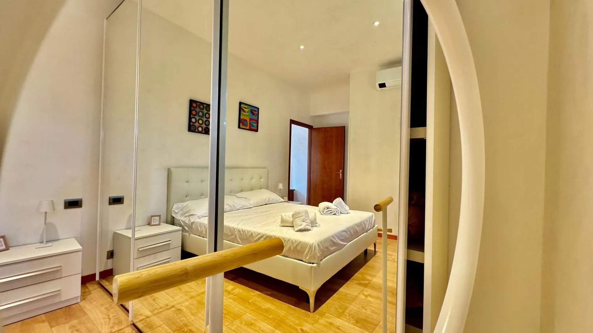 Como Lake 2Bd Near The Station location